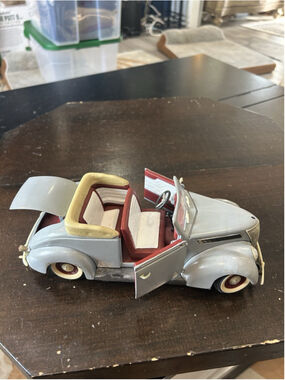 Collectible Road Signature Ford 1937 Convertible Model car 1:18 Scale *blemishes